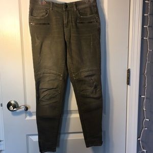 A pair of nice army colored pants